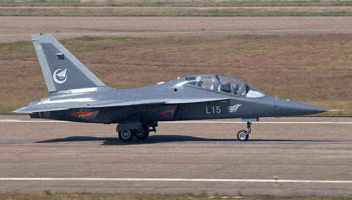 Учебный самолет ВВС Китая Hongdu L-15 (JL-10)