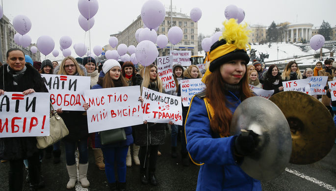 Демонстрация в честь Международного женского дня в Киеве Украина
