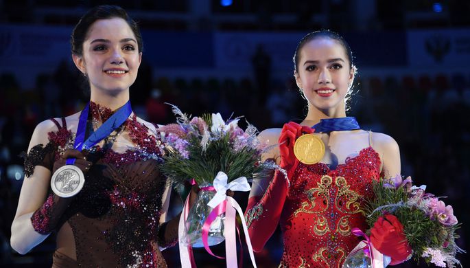 Призеры соревнований в женском одиночном катании на чемпионате Европы по фигурному катанию в Москве...