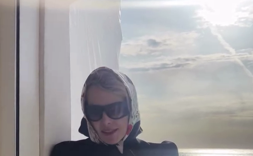 Актриса Рената Литвинова в мини-юбке и жакете опубликовала фото с отдыха в Ницце