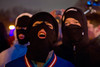 Завершился митинг около 21.00 минутой молчания. Тишину нарушила группа молодых людей в масках и с...