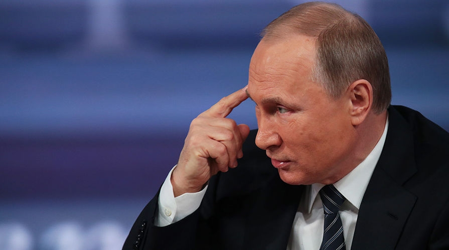 Владимир Путин во время итоговой пресс-конференции