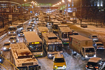 Moscow roads paralyzed by heavy snow 