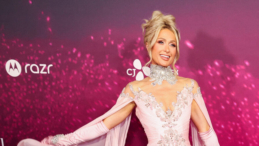 Актриса Пэрис Хилтон пришла на кинопремьеру в платье с разрезом до бедра