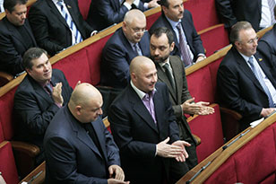 Януковичу придется создавать коалицию с сомнительными последствиями Януковичу придется создавать коалицию с сомнительными последствиями