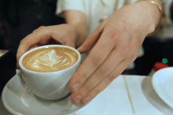 Потребление кофе может быть причиной снижения риска смерти. Такой результат был получен в ходе...