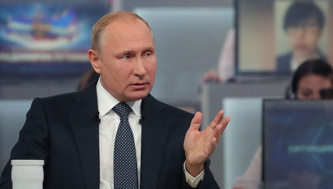 Во время «прямой линии» с президентом России Владимиром Путиным в Москве, 7 июня 2018...