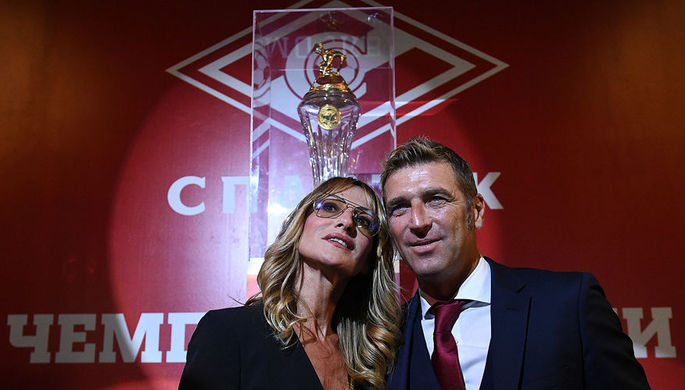 Главный тренер «Спартака» Массимо Каррера с супругой Пинни перед началом церемонии...