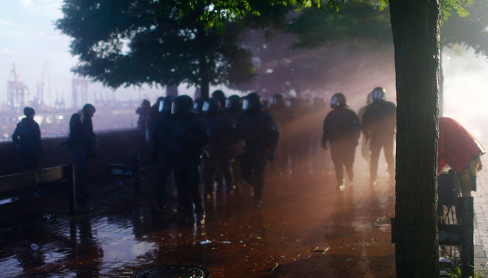 Во время демонстрации накануне саммита G20 в Гамбурге, 6 июля 2017 года