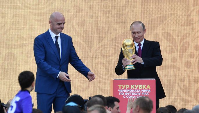 Владимир Путин дал старт туру кубка чемпионата мира по футболу