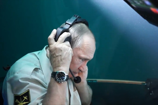 Путин погрузился в батискафе на дно Черного моря