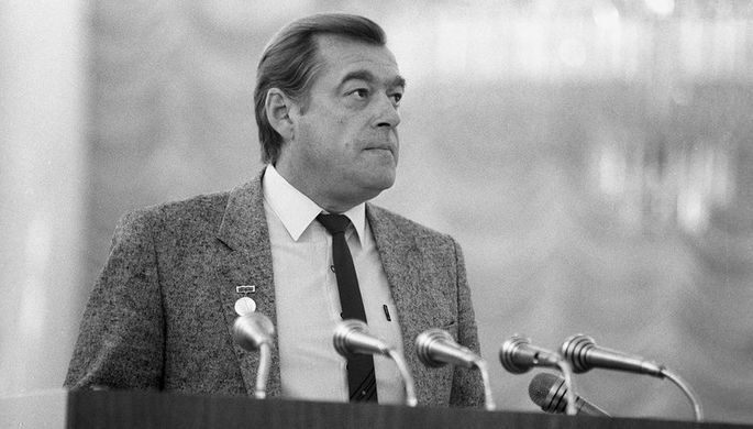 Михаил Борисович Лещинский, собственный корреспондент Гостелерадио СССР по Афганистану, выступает на...