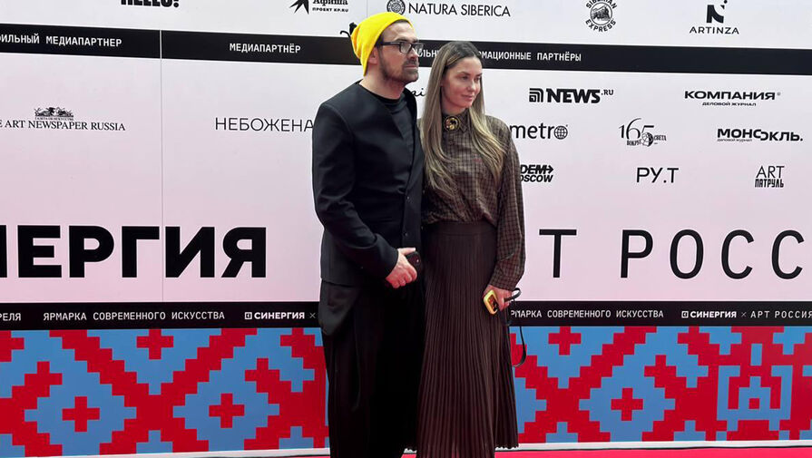 Актриса Агата Муцениеце появилась на выставке с мужем Петром Дранга