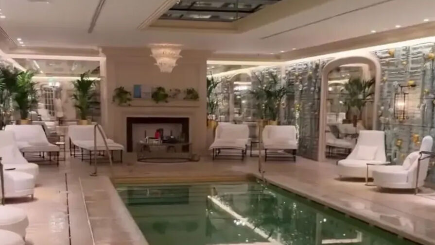 Журналистка Ксения Собчак назвала маленьким 5-звездочный отель в Париже