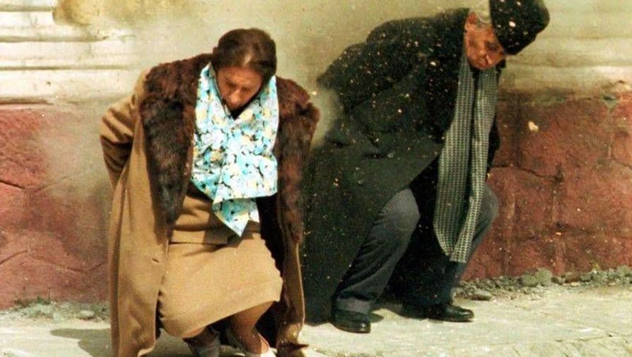 Николае Чаушеску и его жена во время расстрела