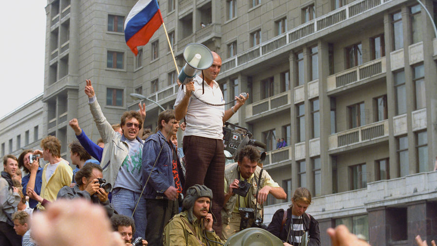 Введение в Москве чрезвычайного положения, 19 августа 1991 года. Воинские подразделения у здания Совета Министров СССР