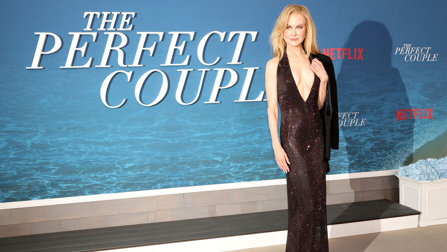 Актриса Николь Кидман снялась в платье с прозрачной юбкой и декольте до талии