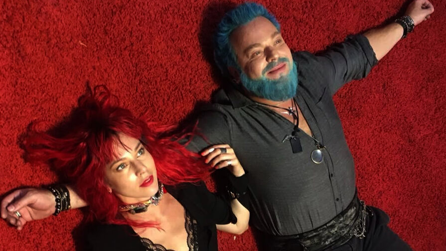 Артисты Подольская и Пресняков показали архивные фото с красными и синими волосами