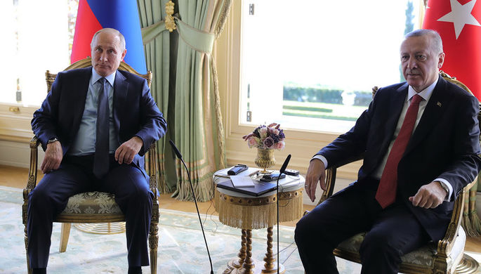 Президент России Владимир Путин и президент Турции Реджеп Тайип Эрдоган во время встречи в Стамбуле...