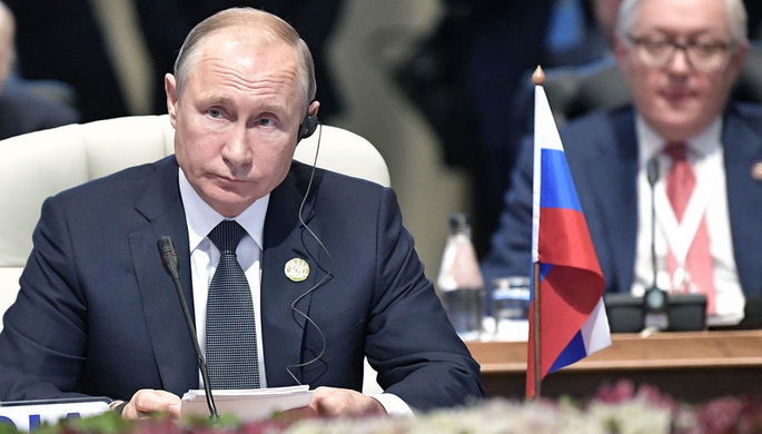 Президент России Владимир Путин во время встречи лидеров БРИКС в Йоханнесбурге, ЮАР, 26 июля 2018...