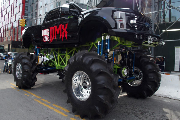 Монстр-трак c гробом рэпера DMX, 2021 год