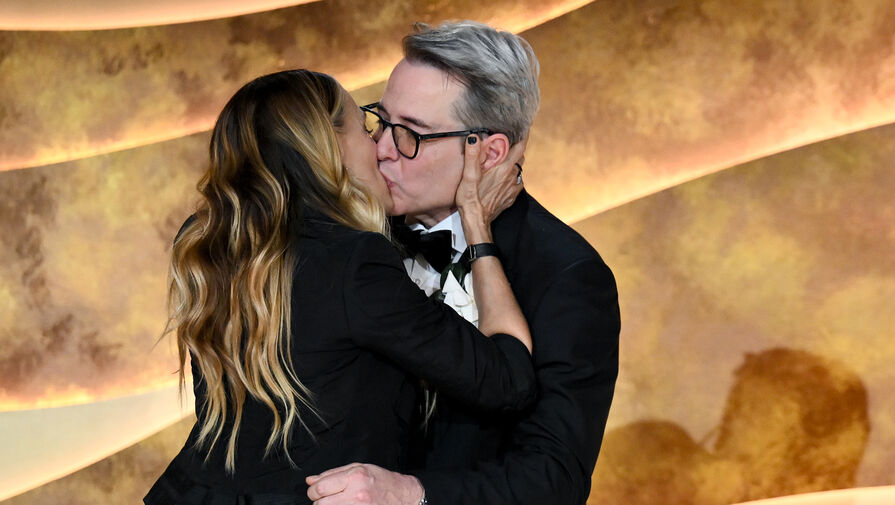 Актрису Сару Джессику Паркер засняли за поцелуем с мужем Мэттью Бродериком