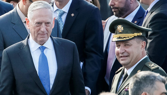 Министр обороны США Джеймс Мэттис и министр обороны Украины Степан Полторак на параде в честь Дня...