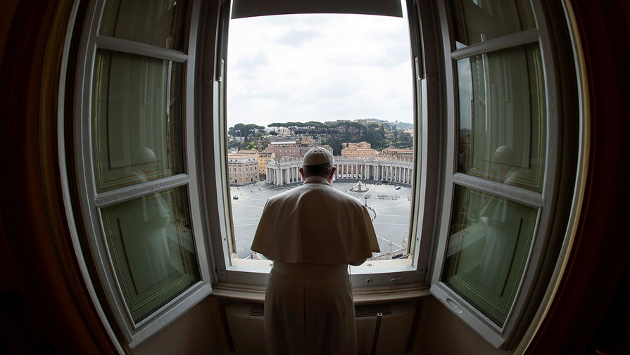  Папа Римский Франциск во время еженедельной проповеди в Ватикане с трансляцией в интернет, 29 марта... 