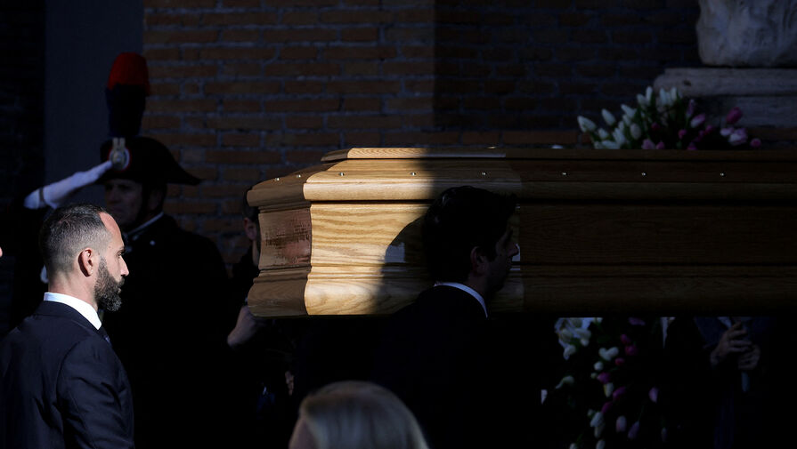 В Риме начались похороны модельера Валентино Гаравани