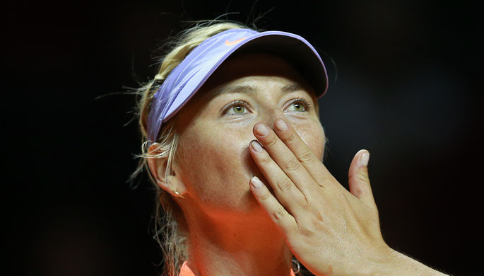 Мария Шарапова радуется победе над Робертой Винчи на турнире WTA в Штутгарте в своем первом матче...