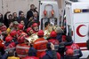 Турецкие спасатели вытащили из-под завалов разрушенных домов Эрджиша и Вана больше 400 тел погибших