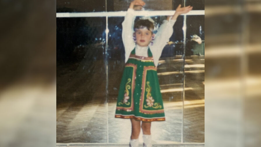 Актриса Лиза Моряк показала свое архивное фото в народном костюме