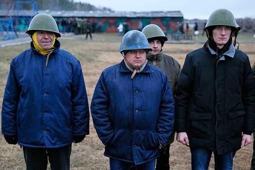 Члены батальона «самообороны Майдана» на базе украинского МВД под Киевом