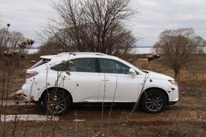 Одна из ключевых особенностей кроссовера Lexus заключается в том, что механическая связь между...