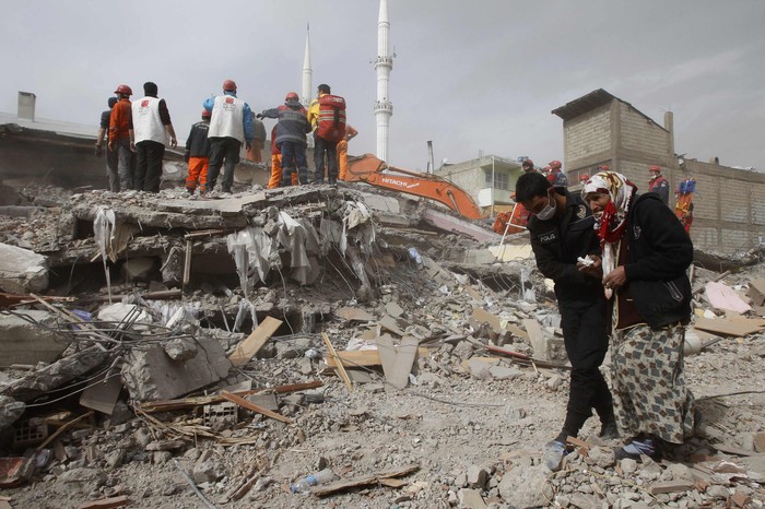 В Турции произошло сильное землетрясение 02-pic3-700x467-6046
