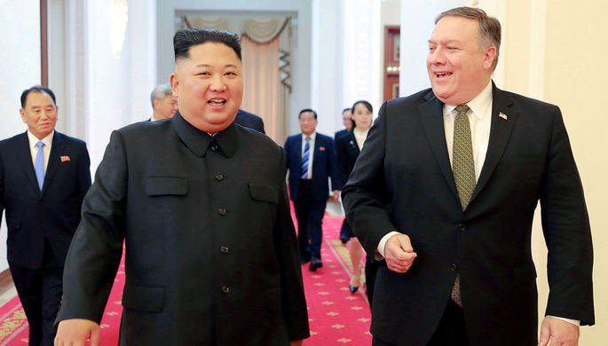 Глава КНДР Ким Чен Ын во время встречи с госсекретарем США Майклом Помпео