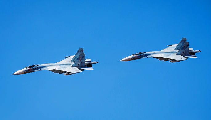 Истребители Су-27 во время летно-тактических учений в Астраханской области, 2015 год