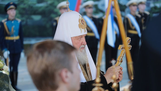 Патриарх Московский и всея Руси Кирилл на церемонии освящения закладного камня главного храма...
