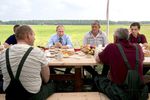 Президент России Владимир Путин общается с механизаторами во время посещения агрофирмы «Дмитрова Гора» в Тверской области, июль 2016 года