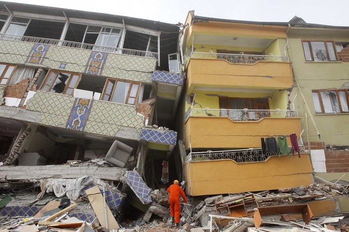 В Турции произошло сильное землетрясение 03-pic3-700x467-31487