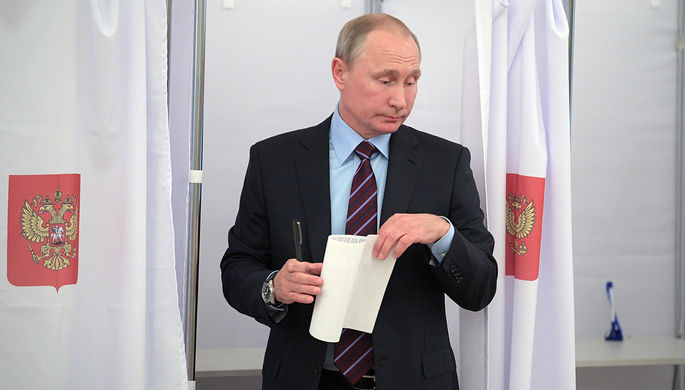 Президент России Владимир Путин на избирательном участке Москве в единый день голосования, 10...