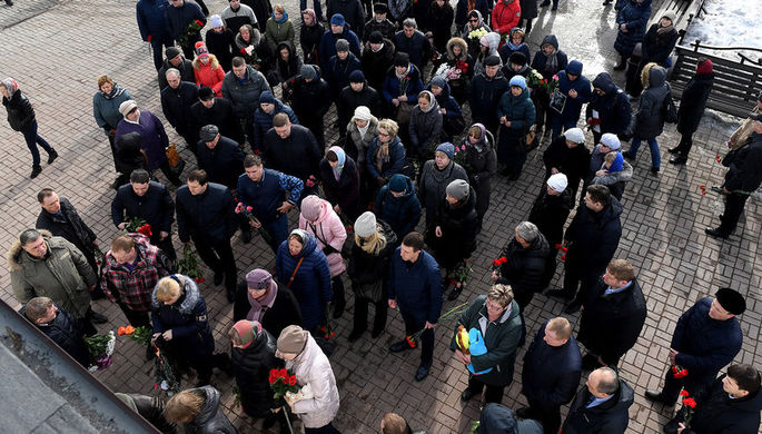 Перед началом отпевания детей, погибших при пожаре в торговом центре «Зимняя вишня», в...