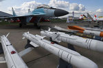 Крылатые ракеты и авиабомбы у многофункционального фронтового истребителя МиГ-35 на Международном авиационно-космическом салоне МАКС-2019