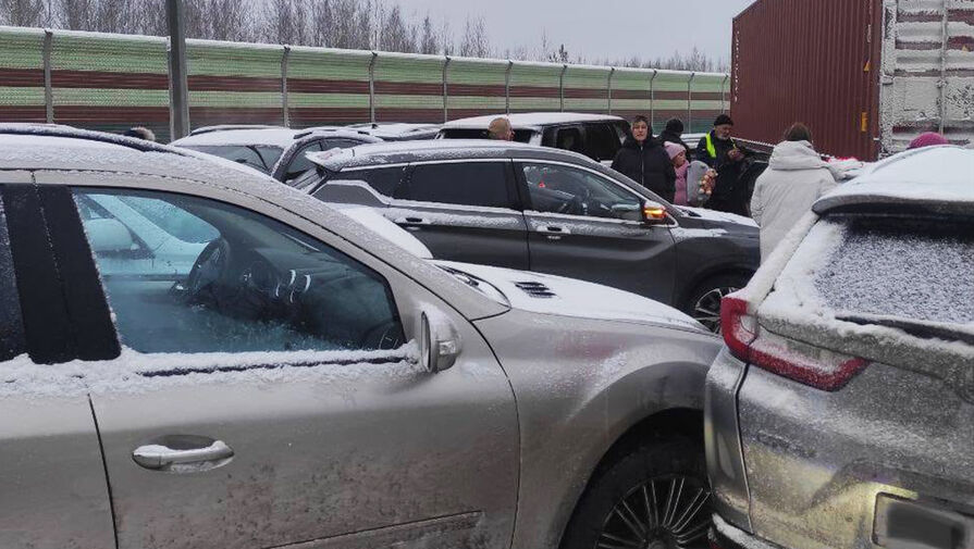 Минздрав сообщил, что в массовом ДТП в Новгородской области пострадали 10 человек