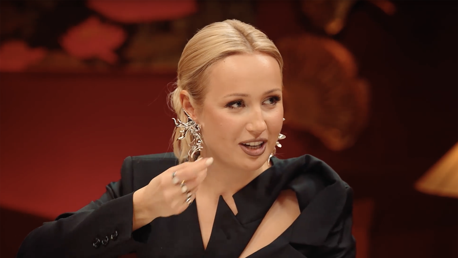 Певица Клава Кока намекнула на новые отношения после вопроса о привычках для дома