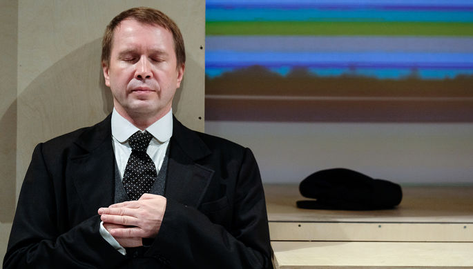 Актер Евгений Миронов в роли Владимира Ленина в спектакле Государственного театра наций, декабрь...