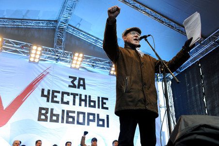 24 декабря 2011 года. Председатель общественного движения «Выбор России» Владимир Рыжков на митинге оппозиции «За честные выборы» на проспекте Сахарова