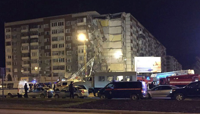 На месте обрушения части жилого 9-ти этажного дома в Ижевске, 9 ноября 2017 года