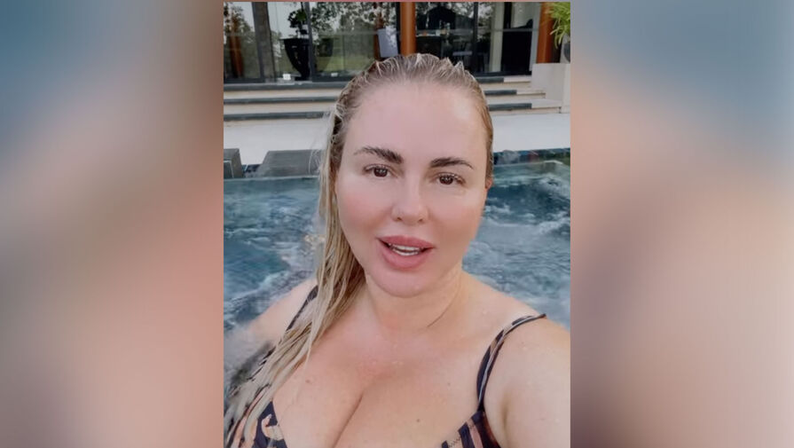 Певица Анна Семенович выложила видео в леопардовом купальнике