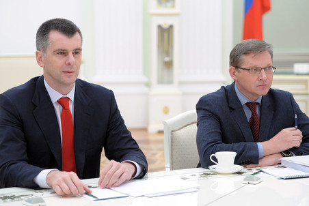 Лидер партии «Гражданская платформа» Михаил Прохоров и лидер РПР, сопредседатель Партии народной свободы Владимир Рыжков на встрече президента России В. Путина с руководителями непарламентских партий в Кремле. 20 ноября 2013 года